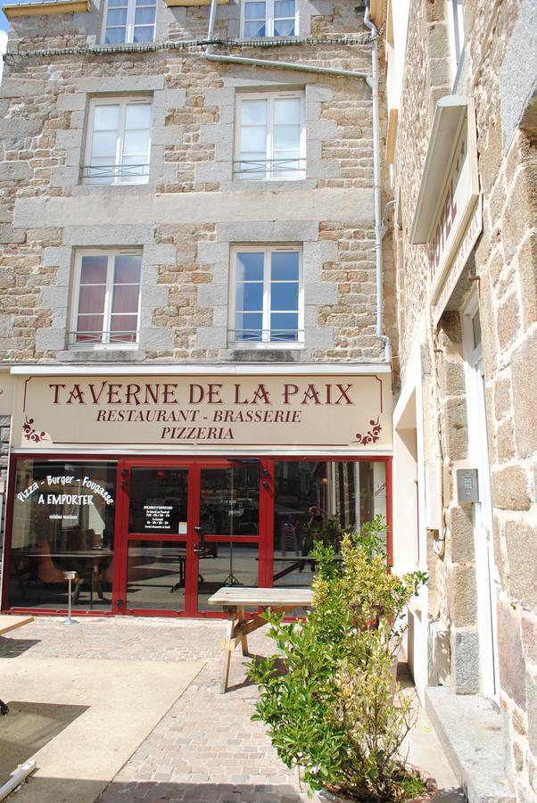 Taverne De La Paix La Ferte-Mace 외부 사진