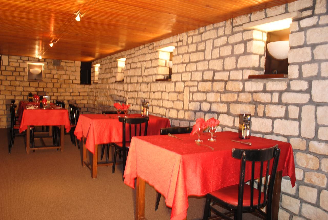 Taverne De La Paix La Ferte-Mace 외부 사진